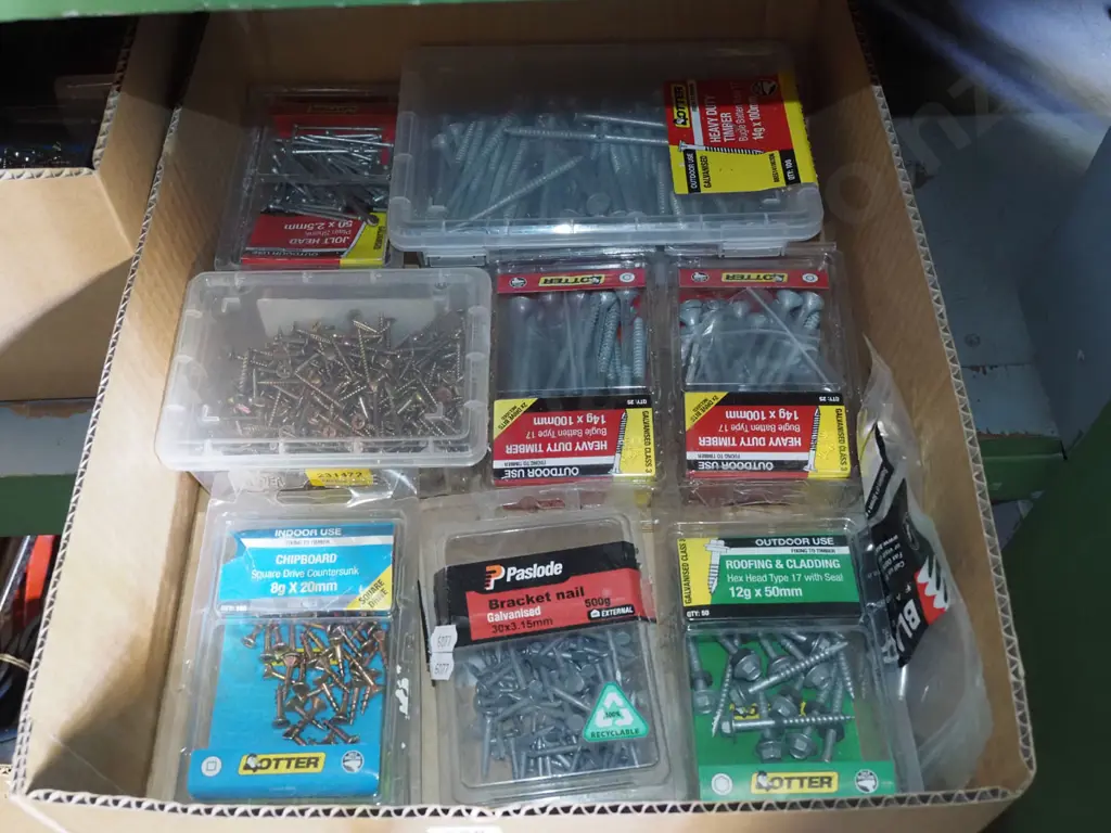 box; screws, nails Image 1++