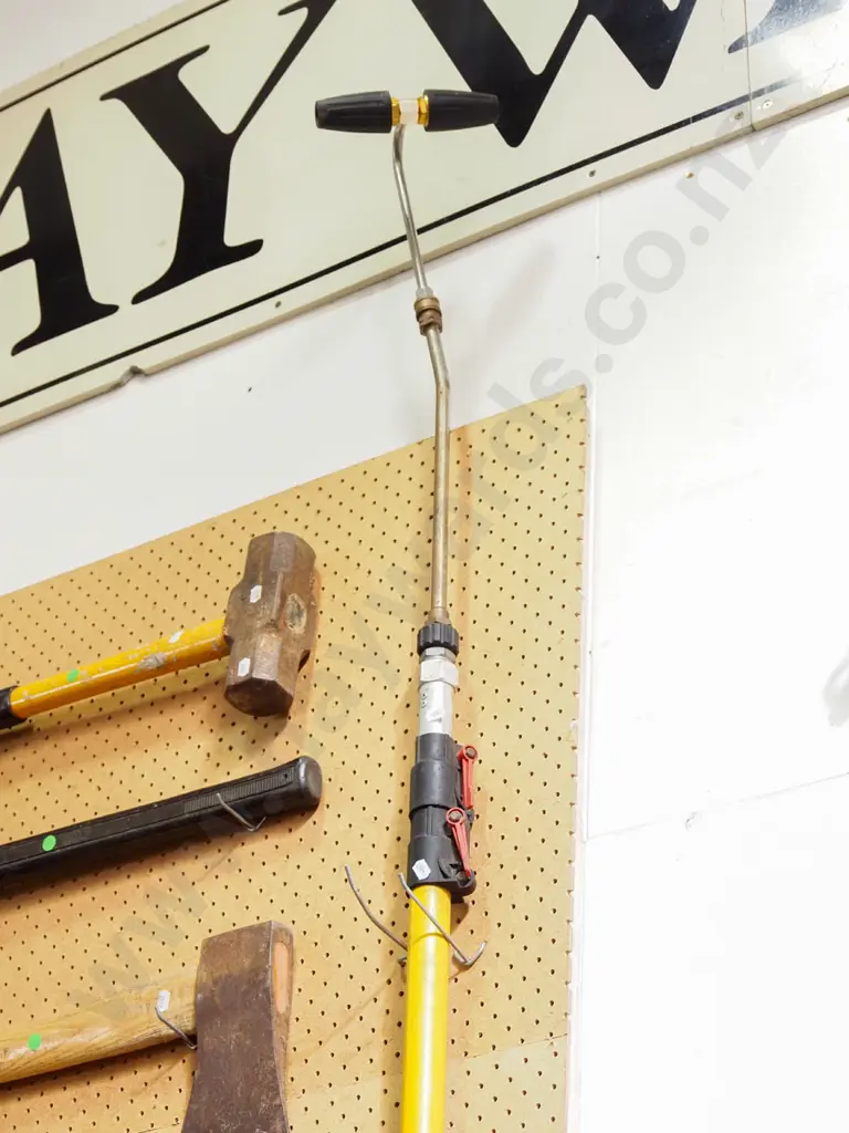 telescopic gutter cleaner Image 1++