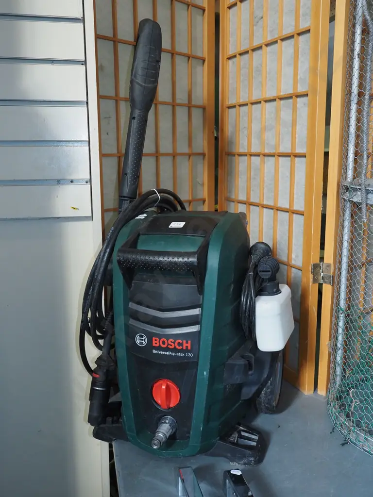 Bosch Universal Aqua Tak 130 pressure washer Image 1++