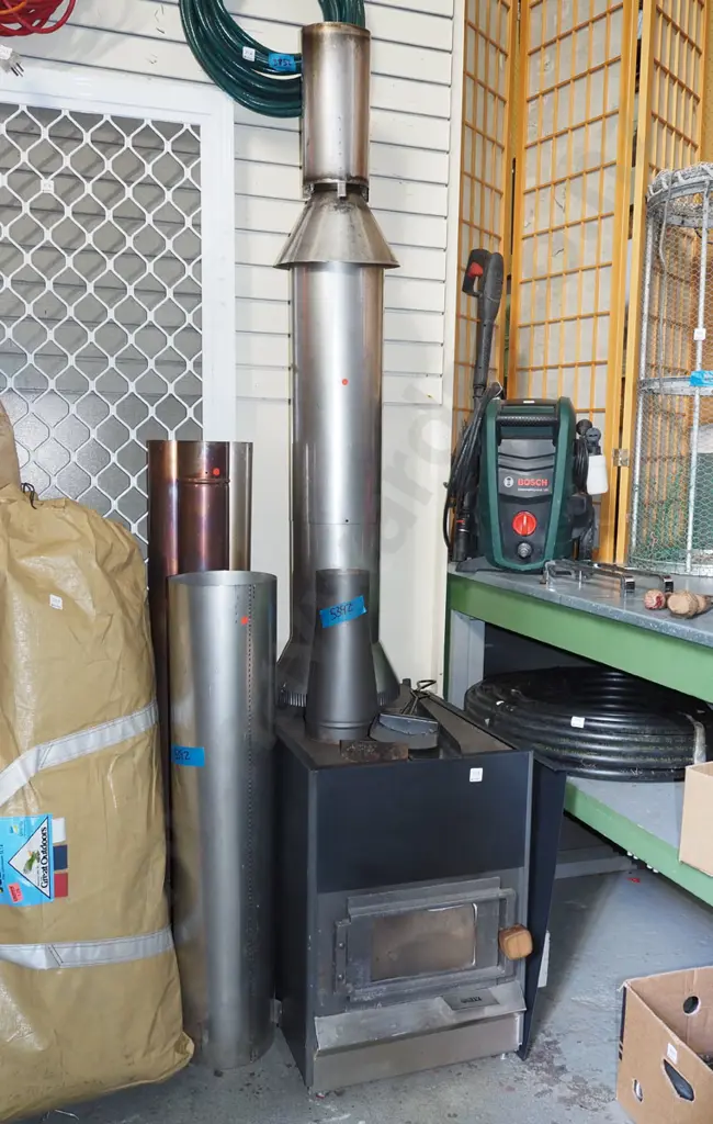 Pyro Classic 4 wood burner with wet-back and flues - red dots Image 1++