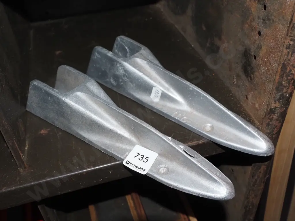 2x excavator bucket teeth Image 1++