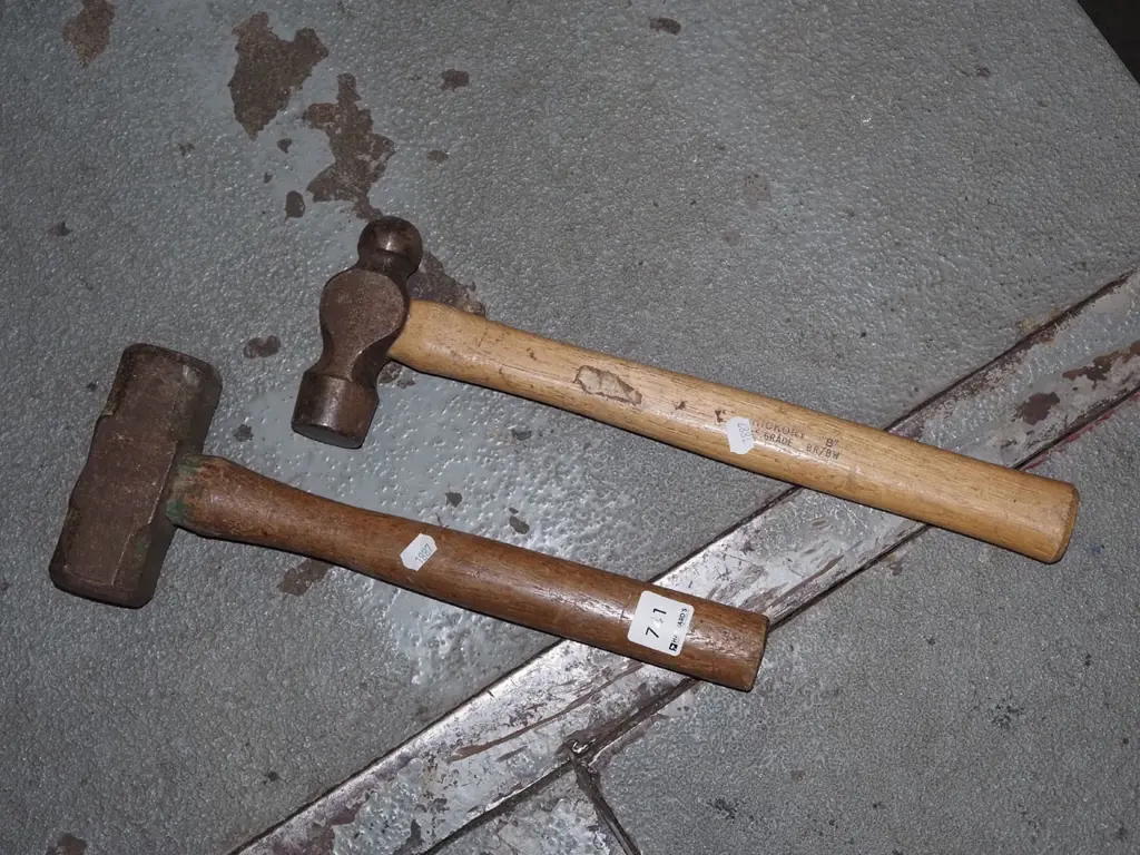 ball peen hammer, heavy hammer Image 1++