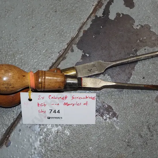 2x vintage cabinet maker's screwdrivers