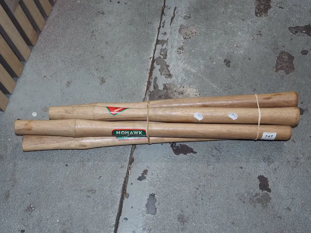 bundle of wooden handles - as new Image 1++