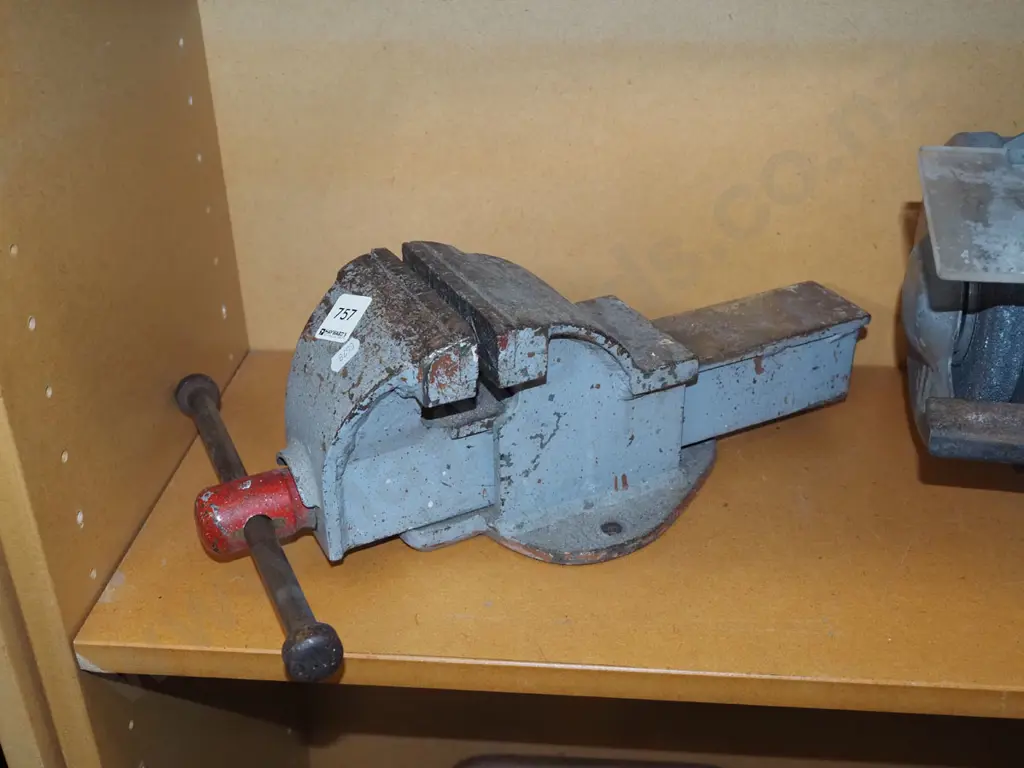 100mm engineer's vice Image 1++