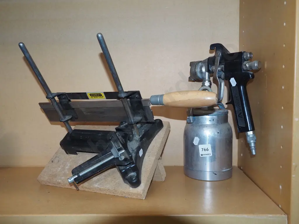 paint spray gun, mitre box Image 1++