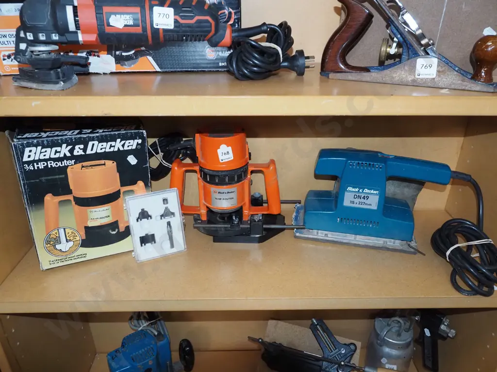 Black & Decker router, finishing sander Image 1++