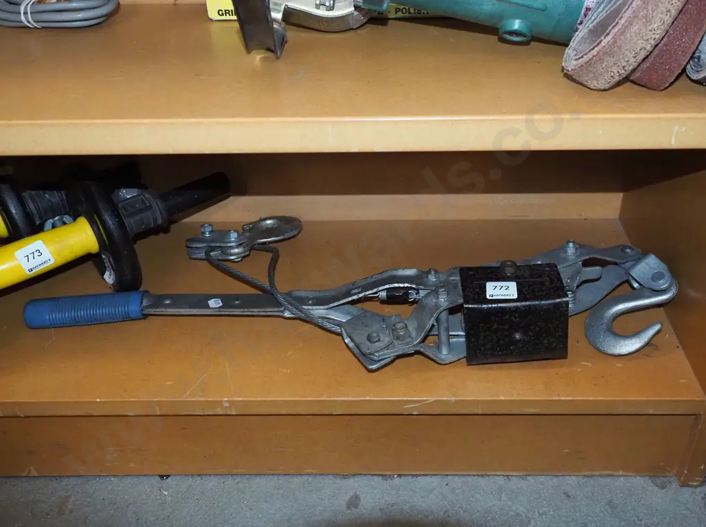 hand crank winch Image 1++