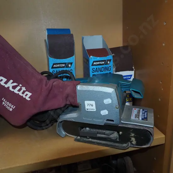 Makita belt sander and additional belts