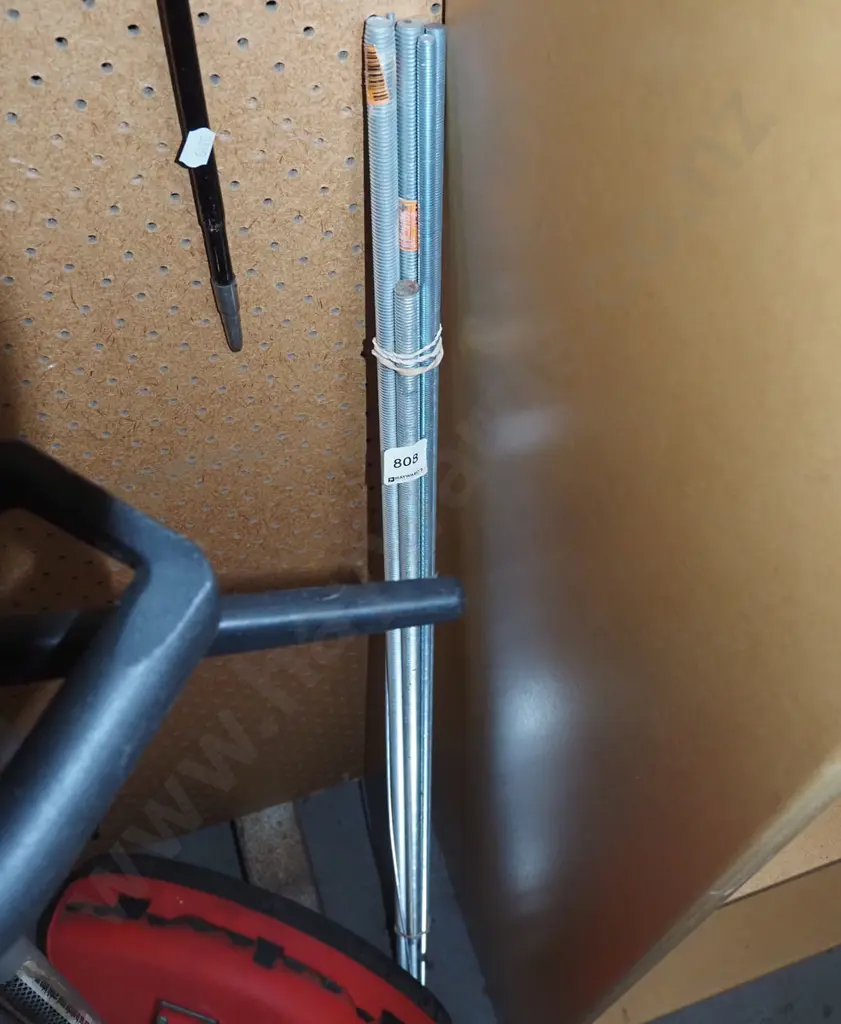 bundle of threaded rods L1000 Image 1++