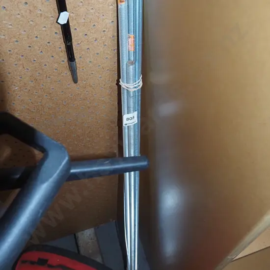 bundle of threaded rods L1000