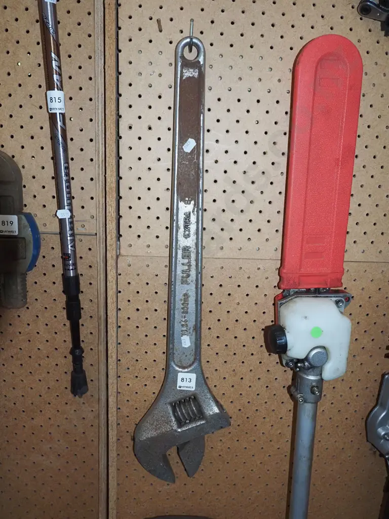 very large adjustable crescent L600 Image 1++