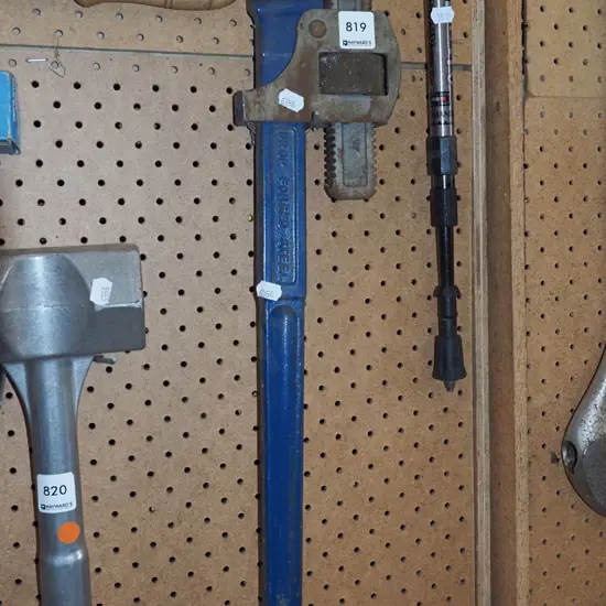 Record pipe wrench L570