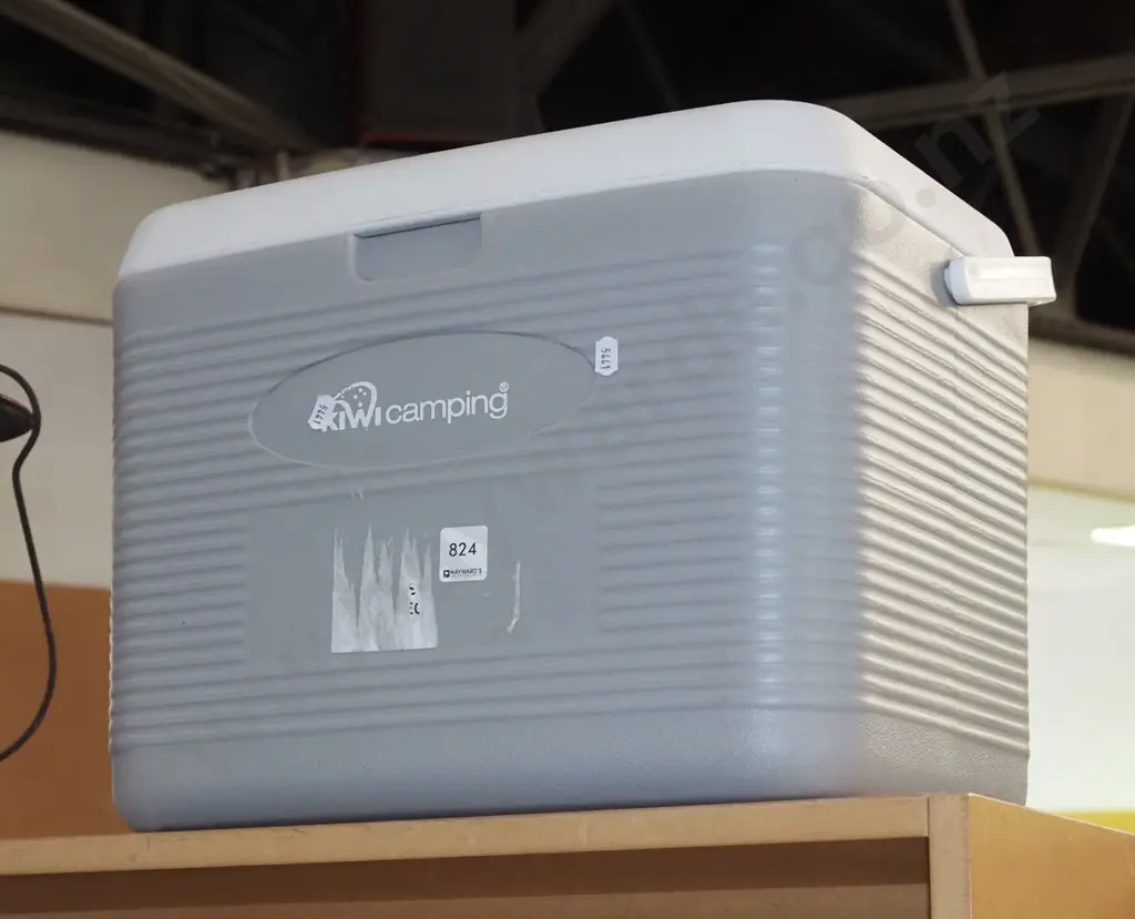 Kiwi camping chilly bin Image 1++