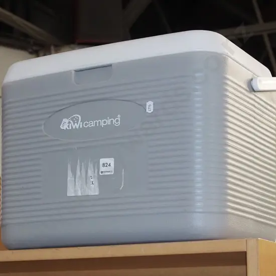 Kiwi camping chilly bin