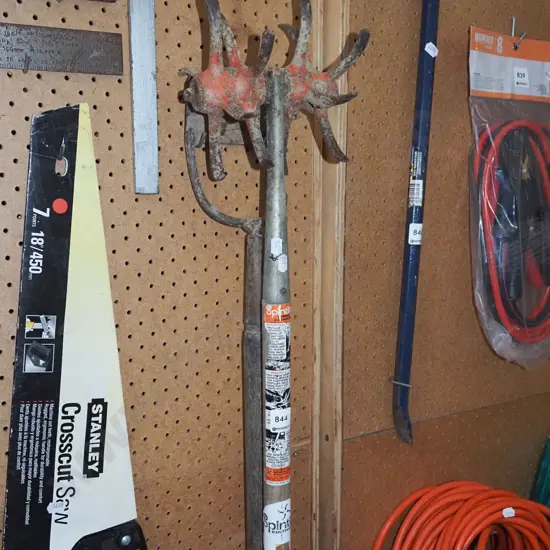 garden cultivator and hoe