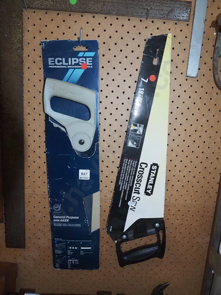 2x hand saws - red dots Image 1++