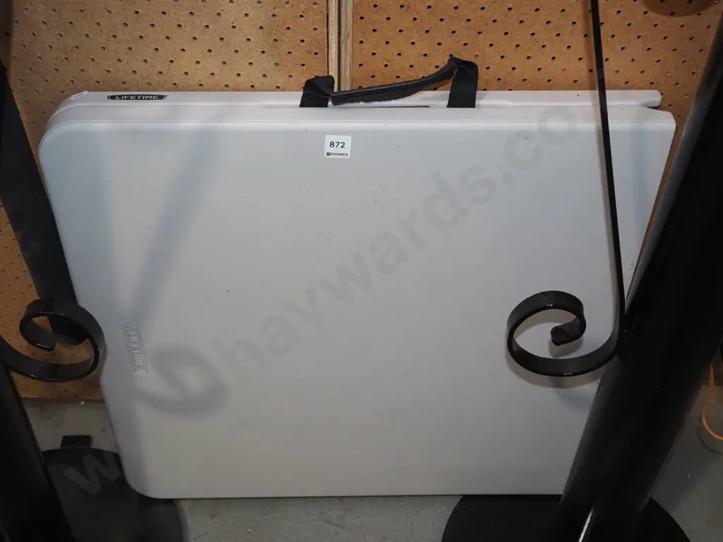 small fold in half trestle table Image 1++