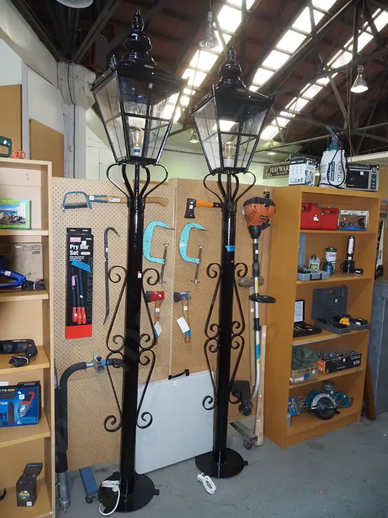 pair of homemade reproduction gaslight style garden lights H2900 Image 1++