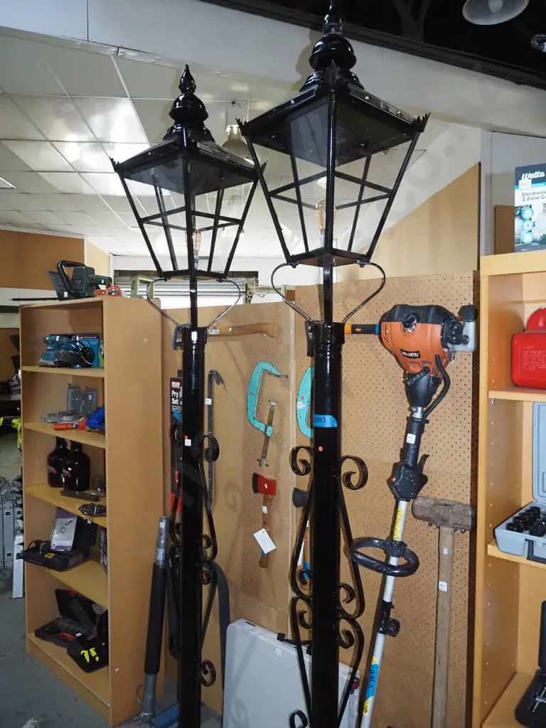 pair of homemade reproduction gaslight style garden lights H2900 Image 1++