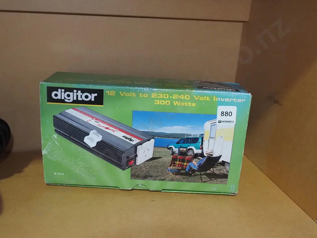 digital 12v - 230/240v inverter Image 1++