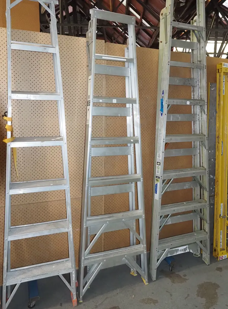 Butlers 6 step aluminium ladder Image 1++