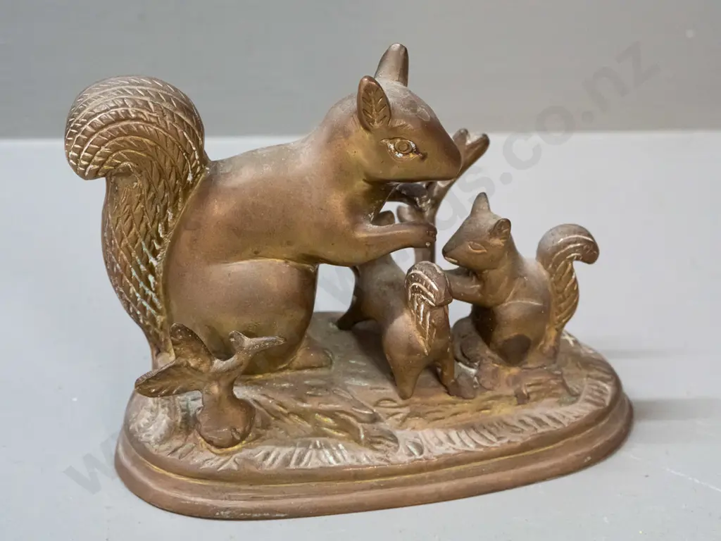 cast brass squirrel figure group H-110 L-160 Image 1++