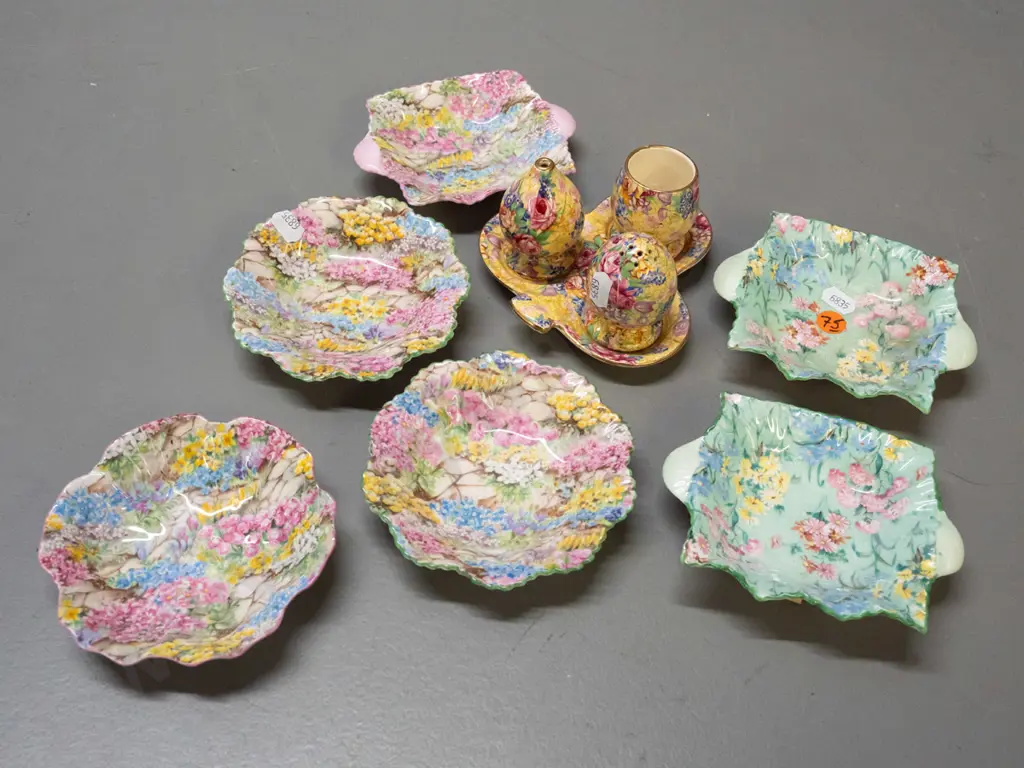6 small Shelley floral dishes, 4 with hangers on backs & a Royal Winton "Welbeck" clover-leaf shape condiment set Image 1++