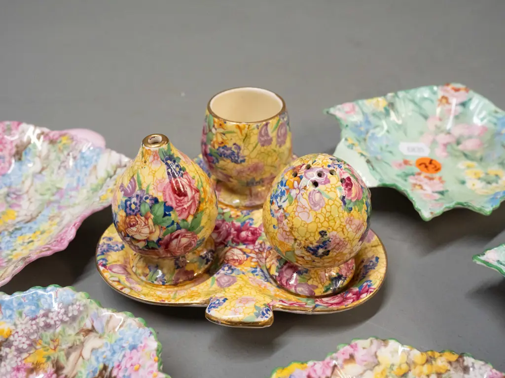 6 small Shelley floral dishes, 4 with hangers on backs & a Royal Winton "Welbeck" clover-leaf shape condiment set Image 1++