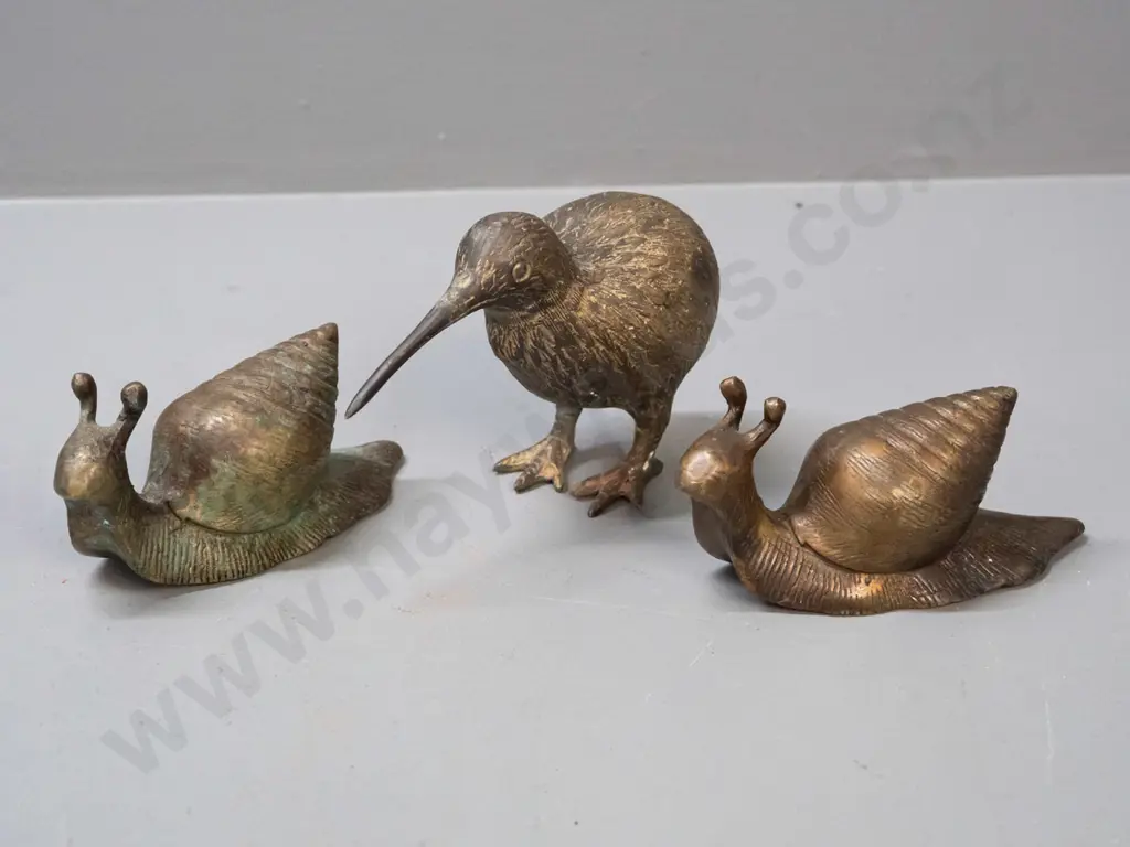 3 cast brass animals - kiwi H-90 and a pair of snails L-130 Image 1++