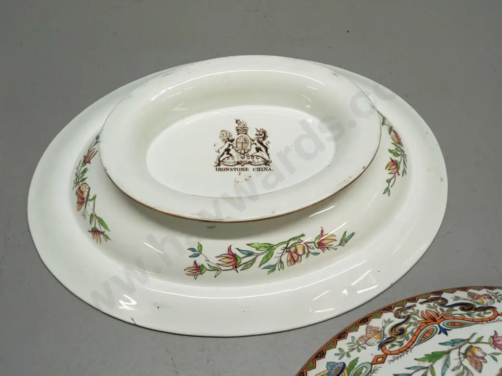 vintage Masons Ironstone lidded footed tureen with floral and foliate decoration, gilded rims and handle - some small Image 1++