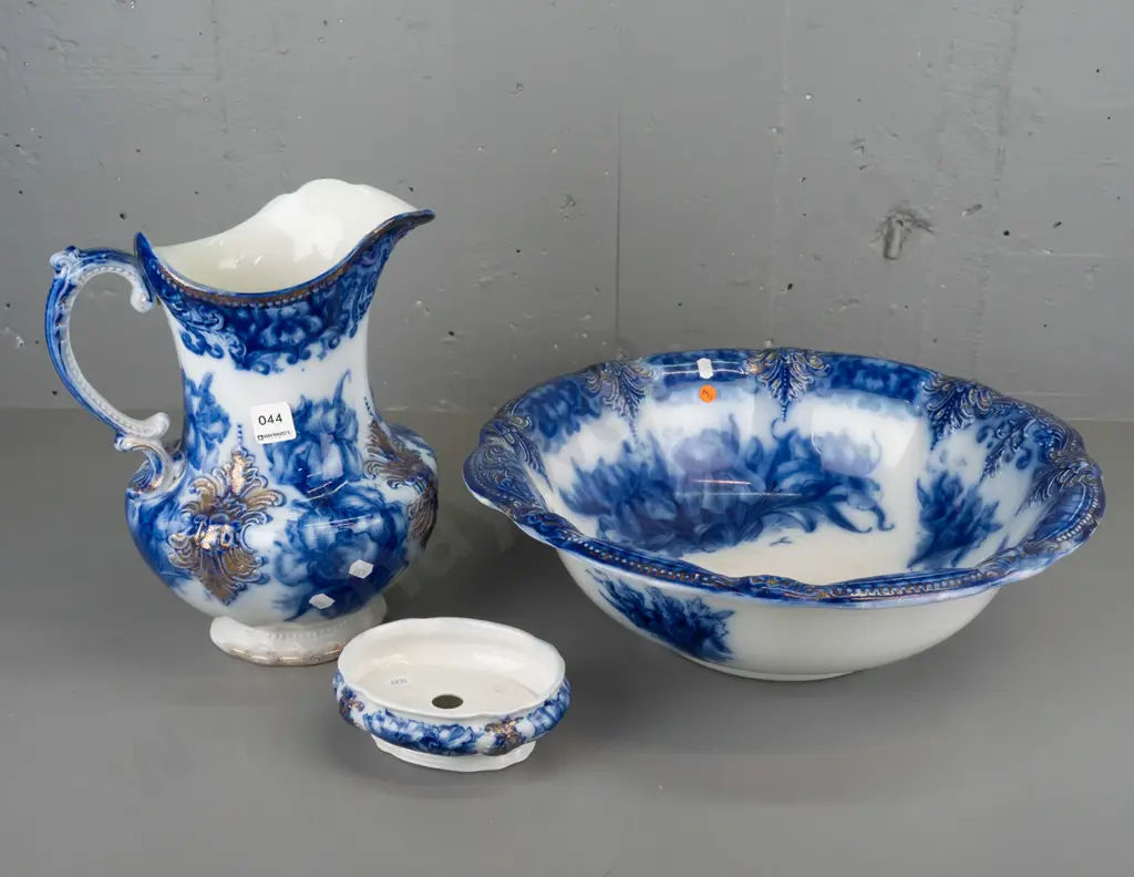 vintage JG MEakin "Bolivia" pattern flow blue jug & basin set with gilt decoration - some staining and crazing. Image 1++