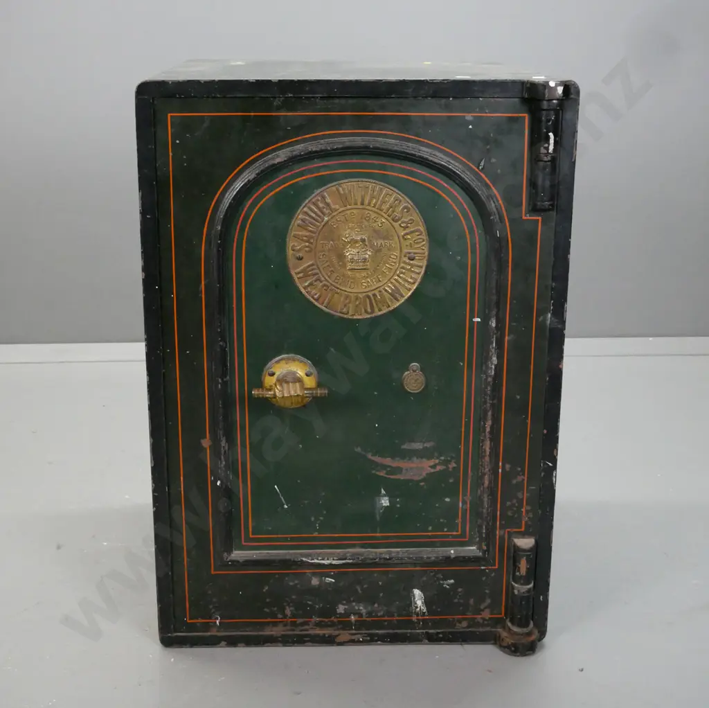 Victorian floor safe; Samuel Withers & Co West Brumwich -  only has keys for inside drawers, no outer door key. Image 1++