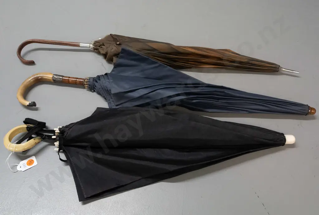3 vintage umbrellas - small black English one with composite hoop handle, horn handled with repair to end cap, some Image 1++