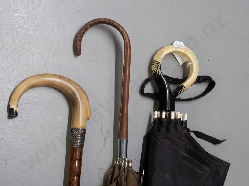 3 vintage umbrellas - small black English one with composite hoop handle, horn handled with repair to end cap, some Image 1++