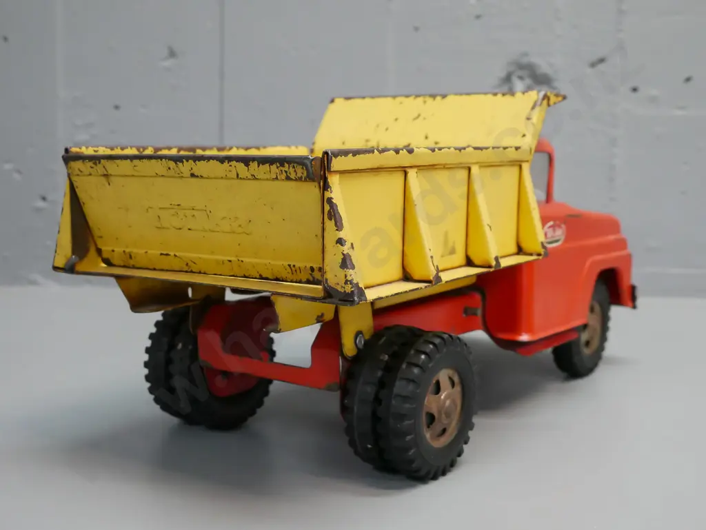 Tonka tip truck, decal reads "Tonka Mound Minnesota", missing front lights, break to windscreen, corrosion to hubcaps, Image 1++