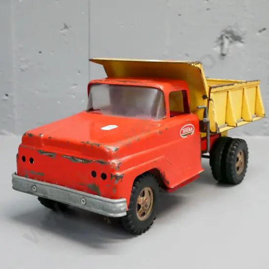 Tonka tip truck, decal reads "Tonka Mound Minnesota", missing front lights, break to windscreen, corrosion to hubcaps,