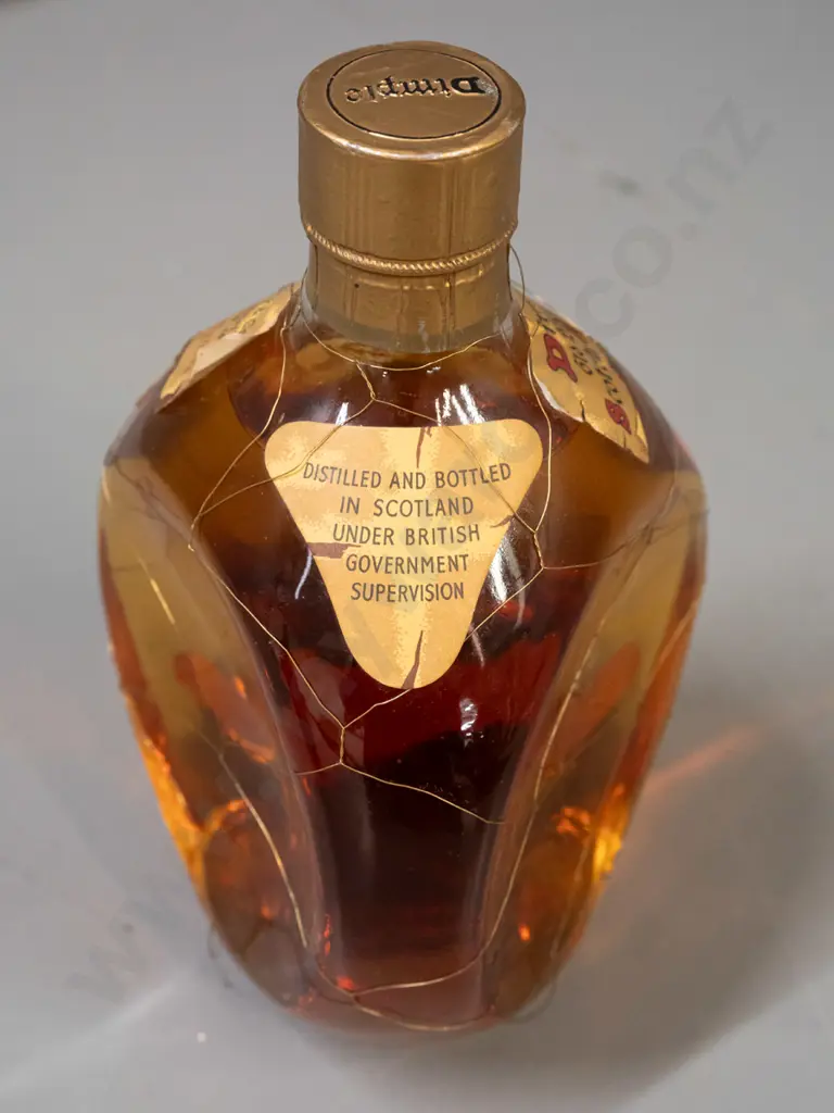 vintage bottle of John Haig & Co "Dimple" scotch whisky - dimpled bottle with mesh cover - 1 pint 6 ounce (approx 700ml) Image 1++
