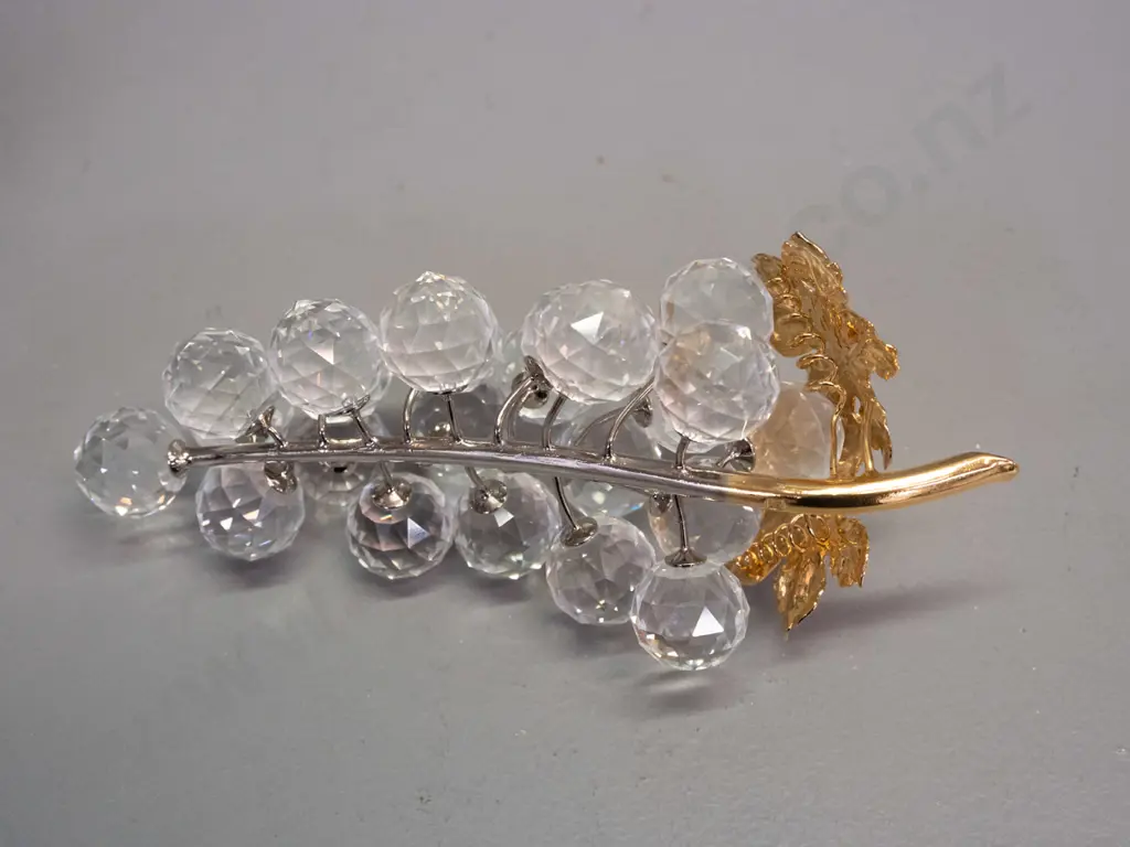 Swarovski crystal ornament in original packaging - cluster of grapes with metal stem, leaves and end of stem gilded Image 1++