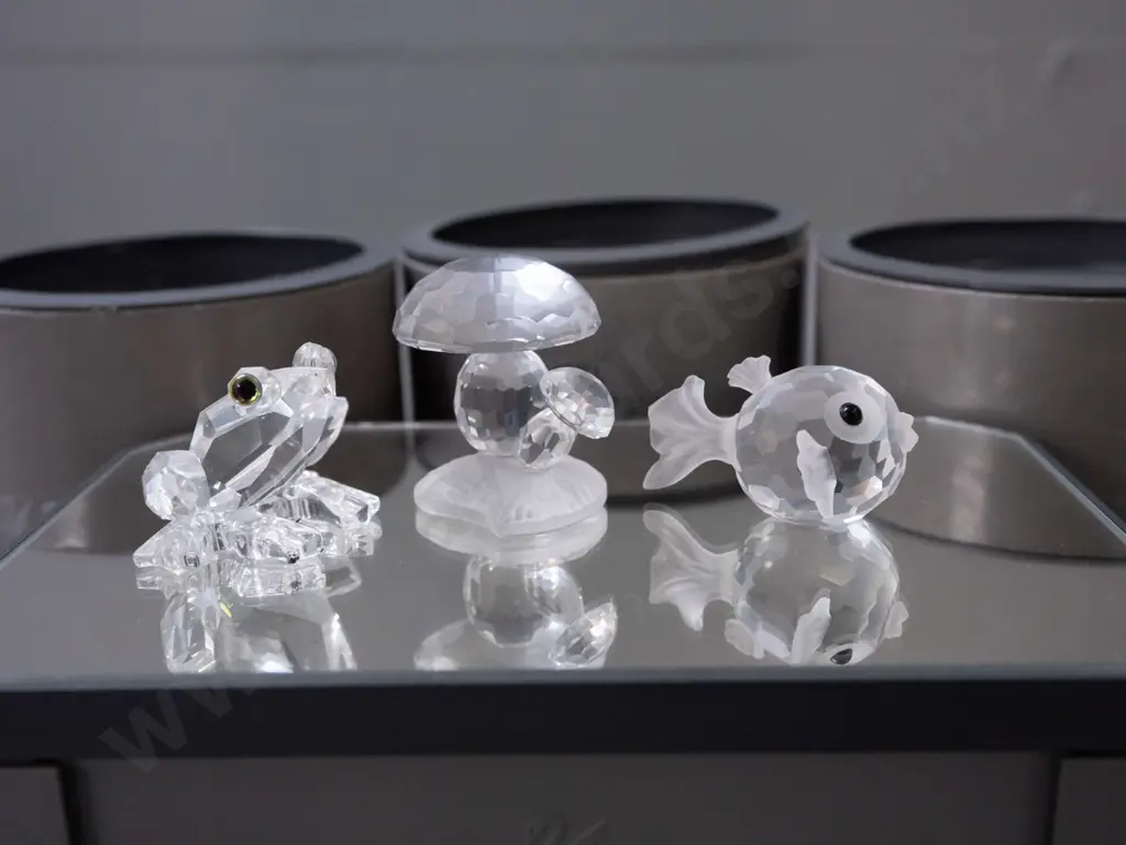3 Swarovski crystal miniature figurines on mirrored display stand - frog, puffer fish, mushroom H-40, stand W-140. Image 1++