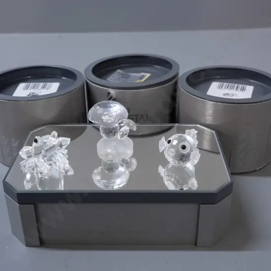 3 Swarovski crystal miniature figurines on mirrored display stand - frog, puffer fish, mushroom H-40, stand W-140.