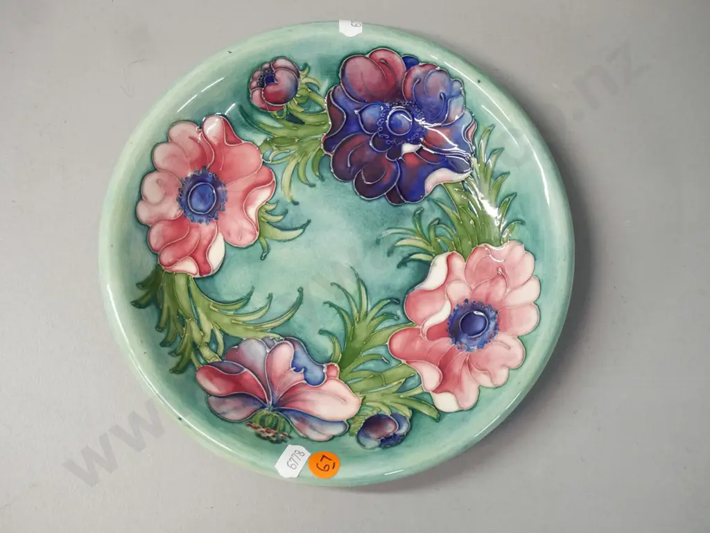 signed Moorcroft 'Anemone' pattern plate D-220 Image 1++