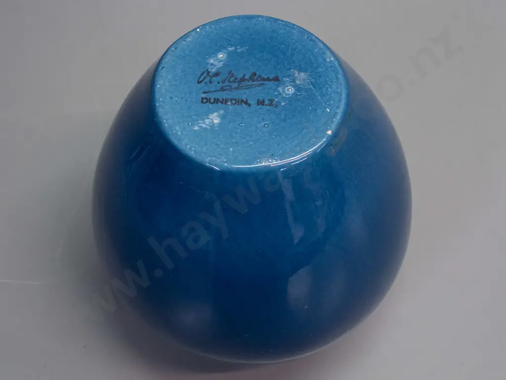 large O.C. Stephens studio pottery vase with ribbed, tapered top - has a fleck to glaze on bottom rim H-190 D-150 Image 1++