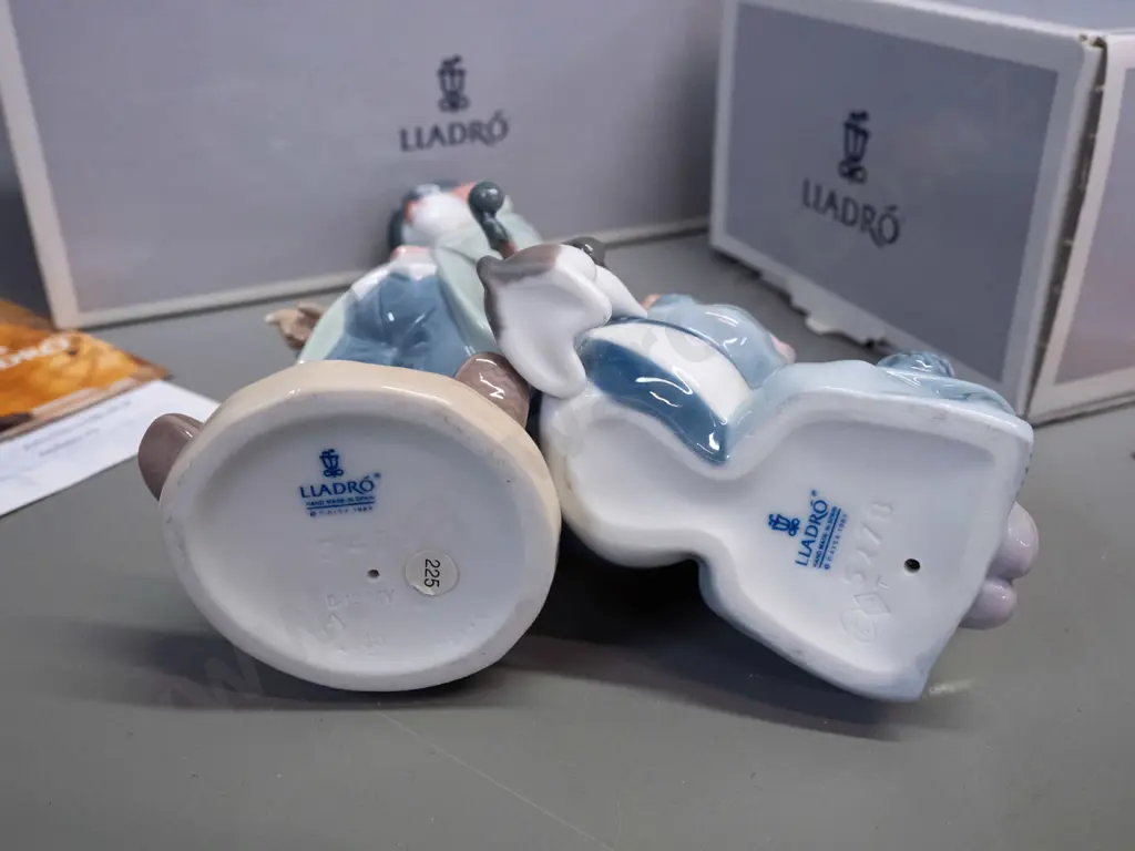 2 Lladro child clown figurines with original boxes - Pierrot with puppy & "Circus Sam" with violin H-220 Image 1++