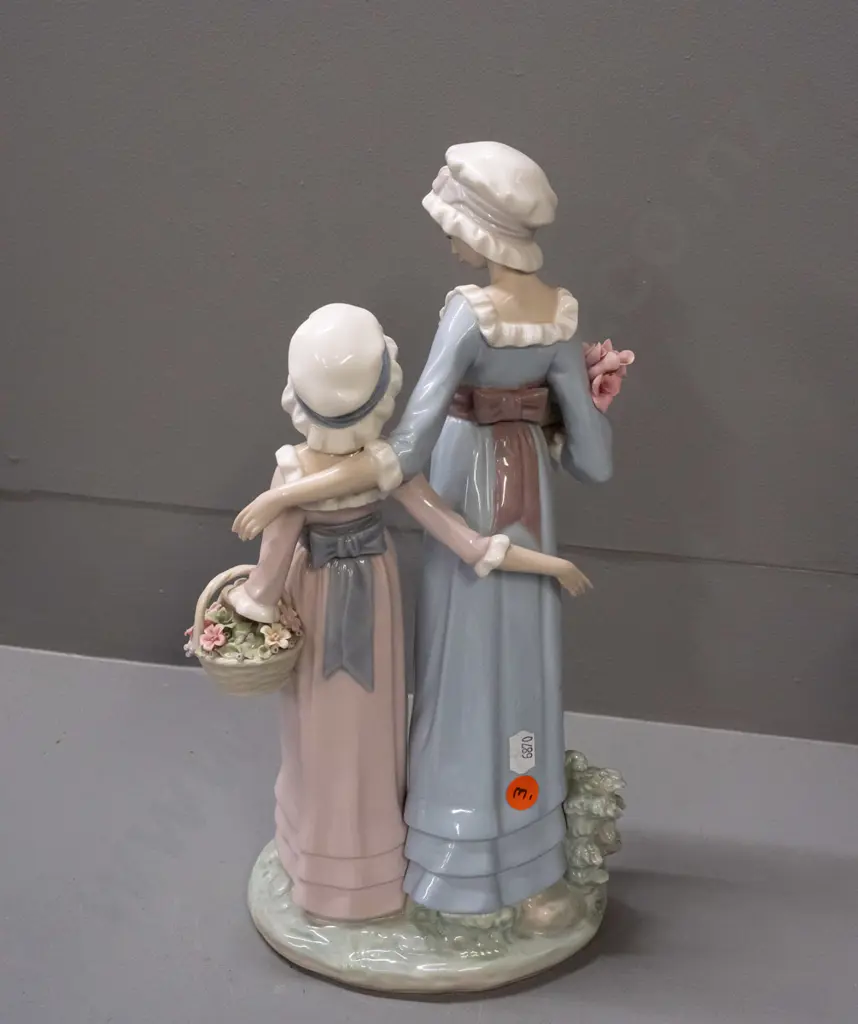 Lladro figurine - two girls with flowers, small chip to one pink flower petal H-330 Image 1++