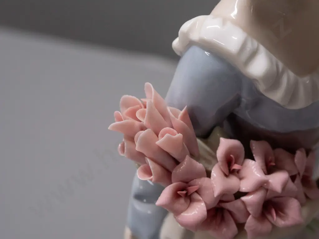Lladro figurine - two girls with flowers, small chip to one pink flower petal H-330 Image 1++