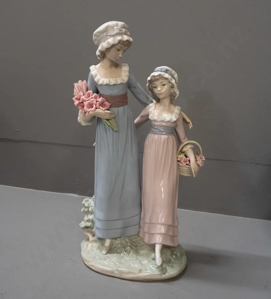 Lladro figurine - two girls with flowers, small chip to one pink flower petal H-330 Image 1++