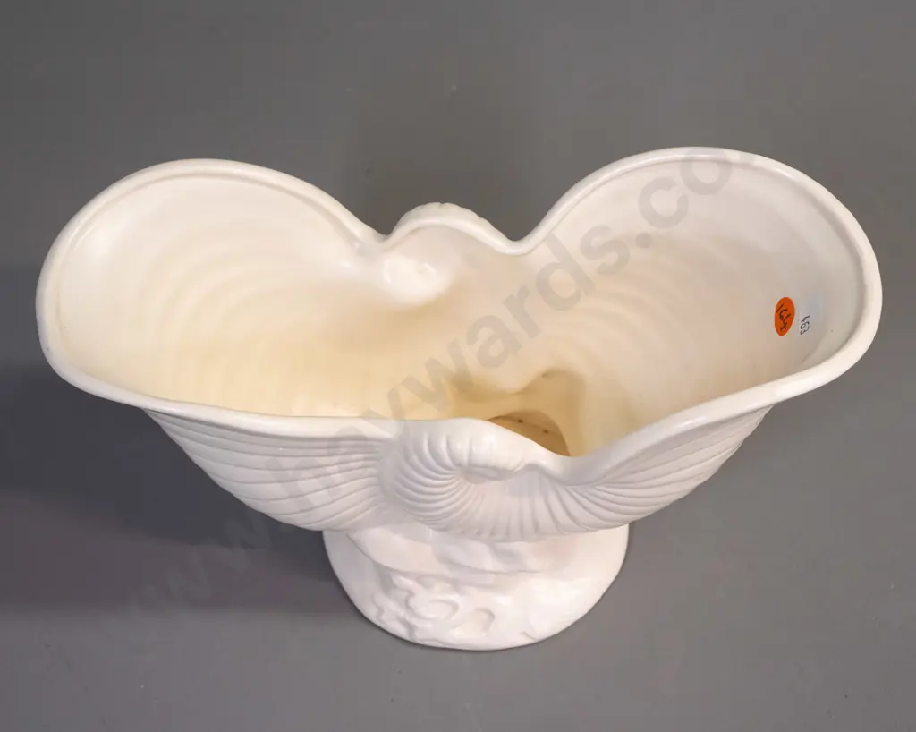 Crown Lynn nautilus trough vase with impressed crown and .550. - H-170 W-290 Image 1++