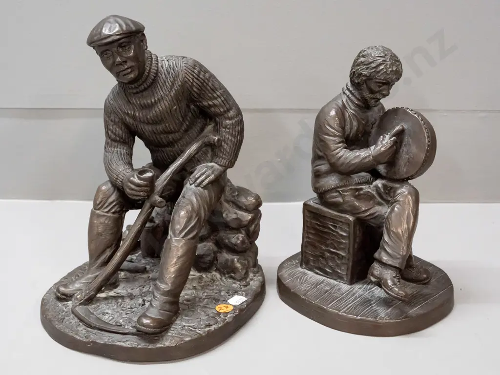 2 composite figures with labels: musician playing bodhran and resting farmer with scythe H-230, both have label: Image 1++
