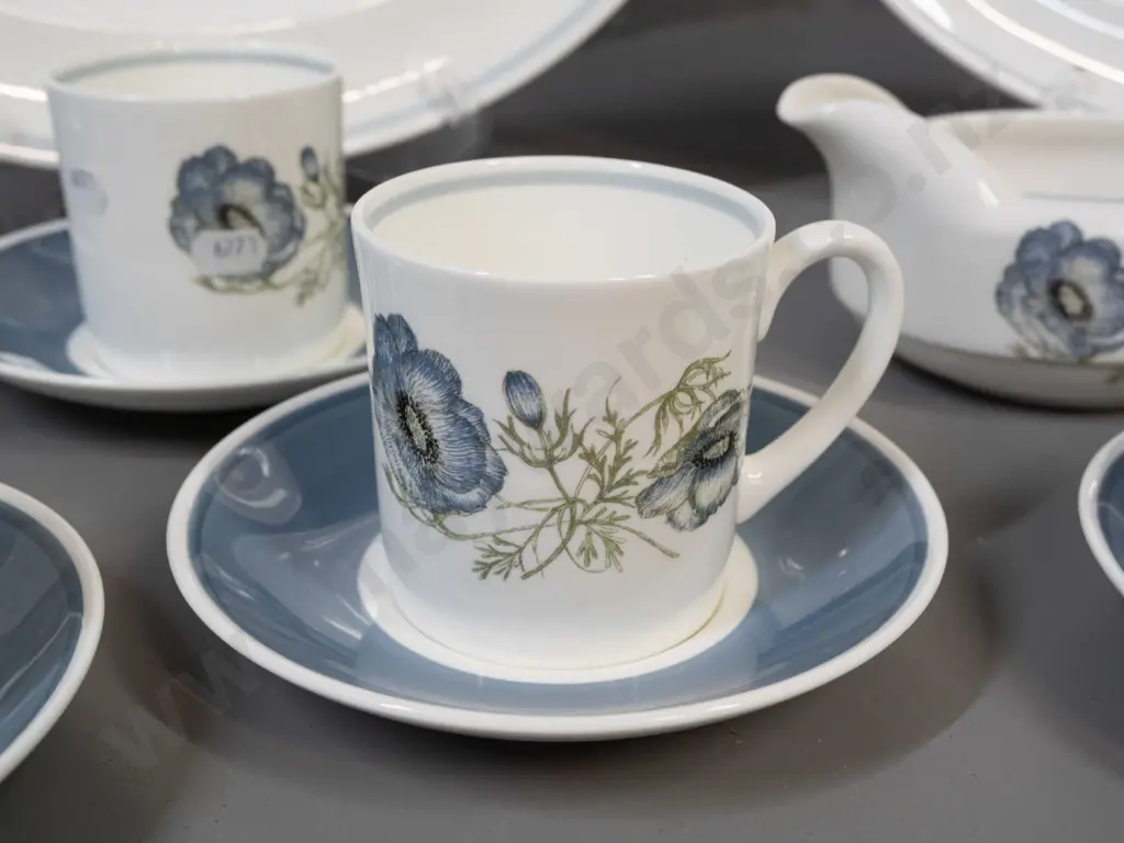 Wedgwood Susie Cooper Design "Glen Mist" tableware: 2x oval ashets 5x cups & saucers, sauce jug & oval plate. Ashets Image 1++